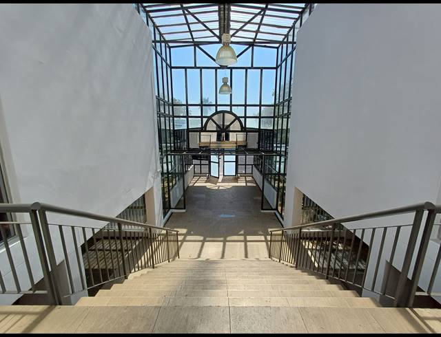 4,583M² SHOWROOM TO LET IN KYA SANDS